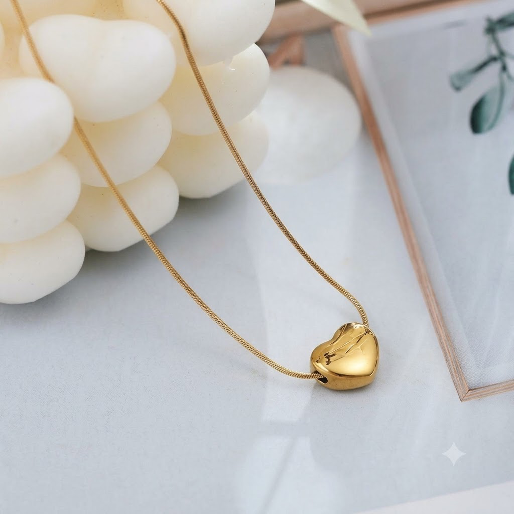 Elegant Heart Pendant Necklace – Minimalist Gold-Tone Jewelry