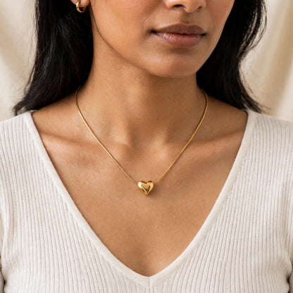 Elegant Heart Pendant Necklace – Minimalist Gold-Tone Jewelry