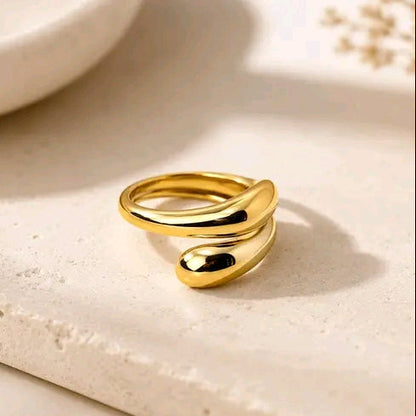 BOUND BEAUTY - CHUNKY GOLDEN KNOT RING