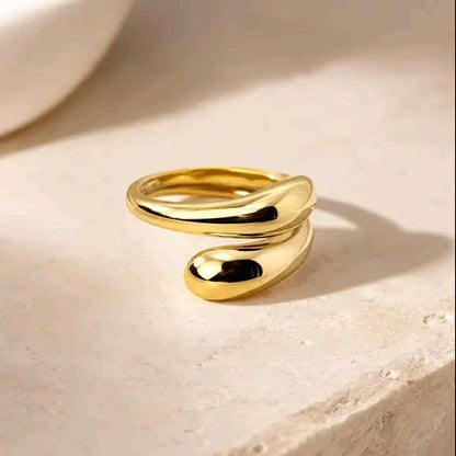 BOUND BEAUTY - CHUNKY GOLDEN KNOT RING