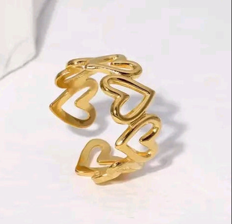 GOLDEN STAINLESS STEEL ANTI-TARNISH RING WITH HEART SHAPES