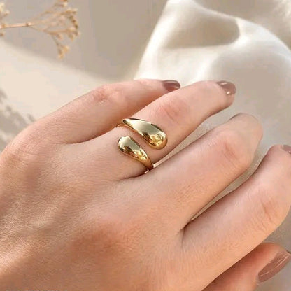 BOUND BEAUTY - CHUNKY GOLDEN KNOT RING